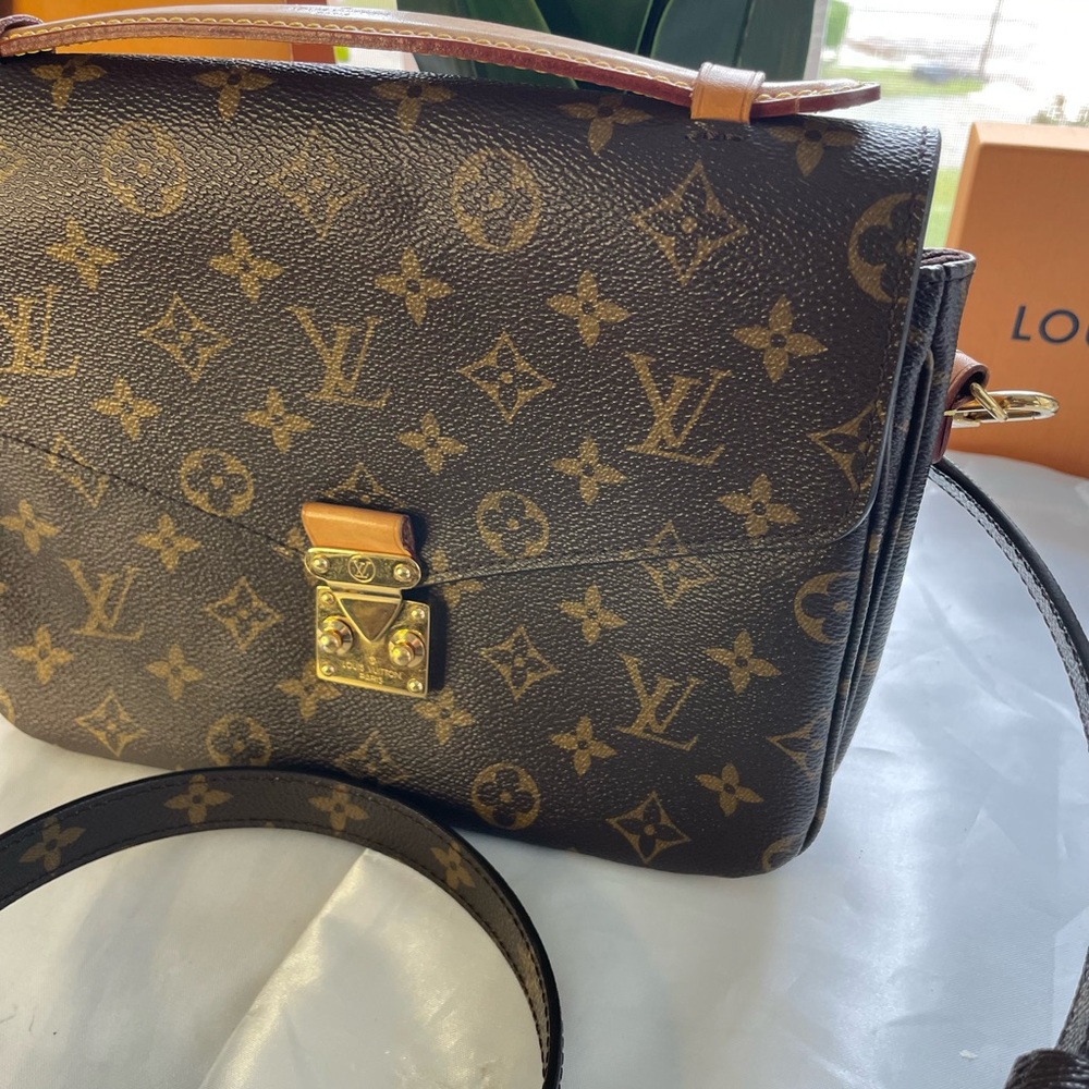 Louis Vuitton Pochette Métis - Picture 13 of 16